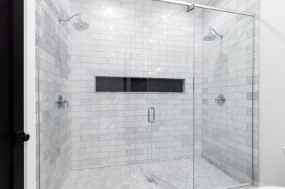 Glass-Enclosed Shower Bathtub